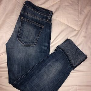 Current Elliot Capri